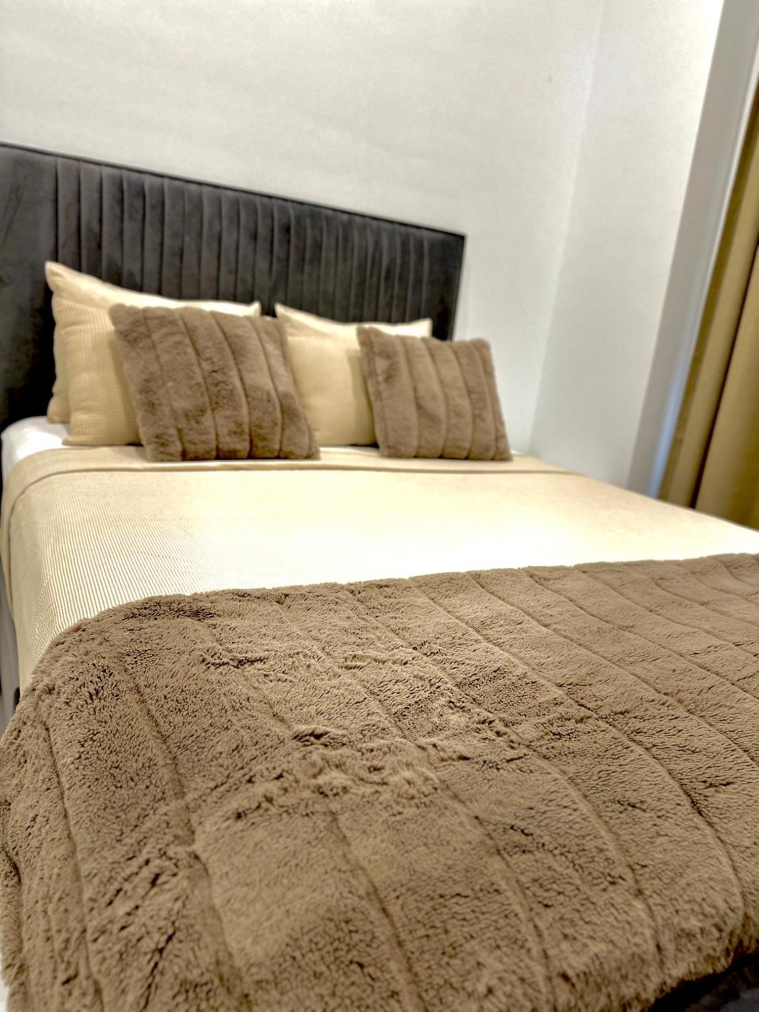 Mark Suite B8 ฟูเอนฮิโรลา ภายนอก รูปภาพ